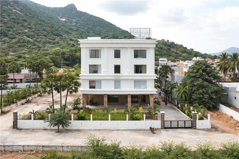 Best Hotel Near Tiruvannamalai Temple for a Peaceful and Comfortable Stay